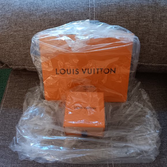 **SALE, SALE** Louis Vuitton Small Set - Picture 4 of 13